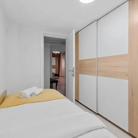 Central Town Cosy Апартаменты *