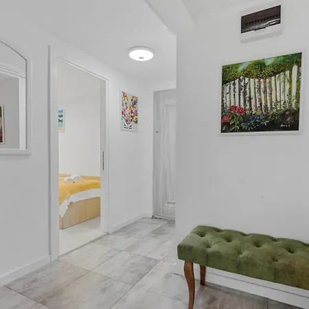 Central Town Cosy * Bucharest